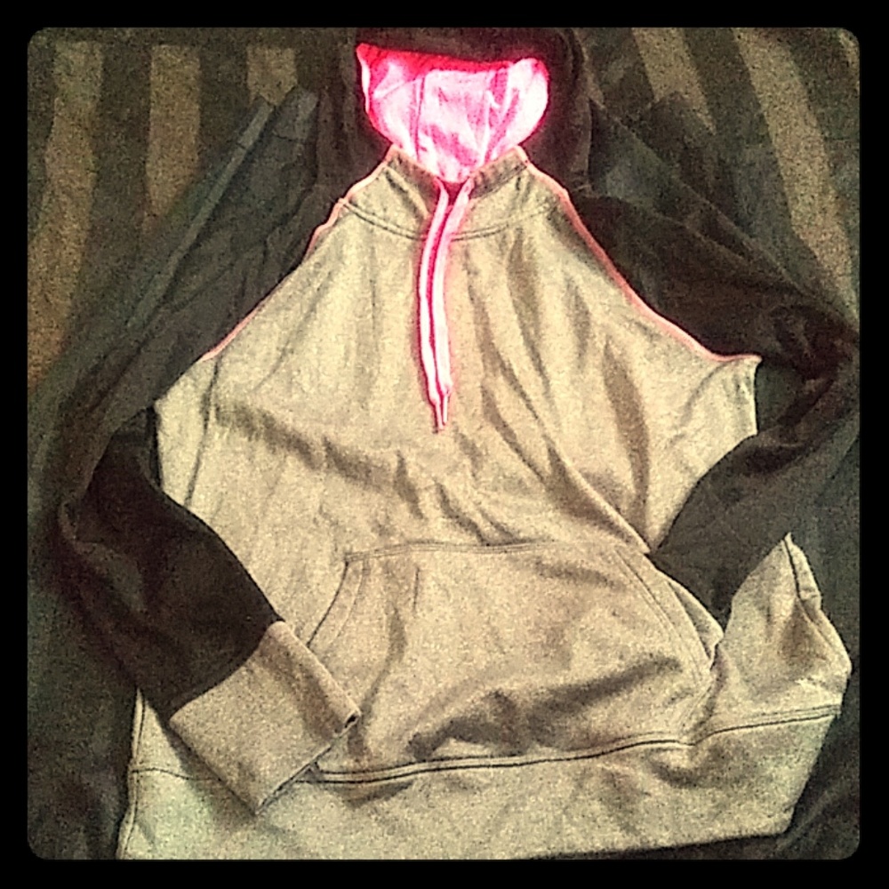 Dri-fit workout pullover with front pocket